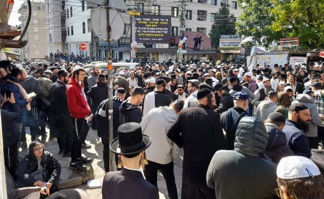 Автобус с&nbsp;хасидами попал в&nbsp;аварию на&nbsp;трассе Киев&nbsp;&mdash; Одесса