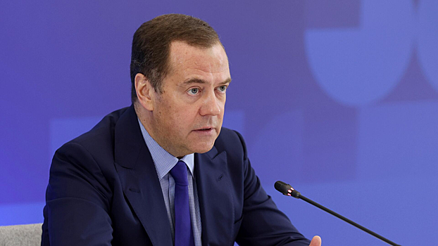 Медведев прокомментировал убийство блогера Кирка в США