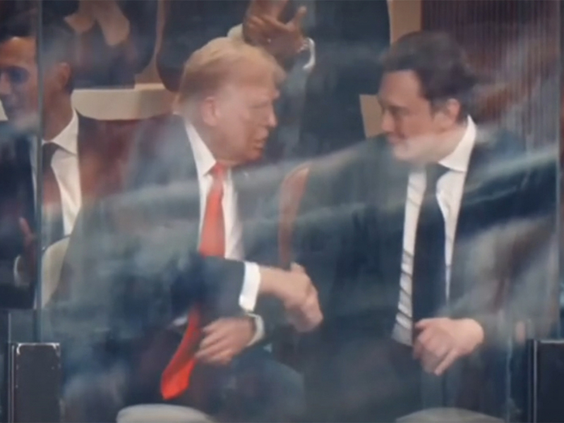 Чтец по губам узнал о чем говорили Трамп и Маск на похоронах Кирка