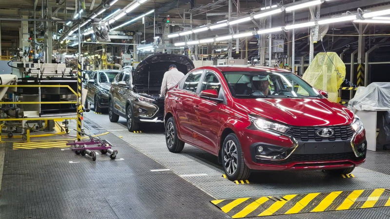 Дилерам начали отгружать автомобили Lada Iskra петербургской сборки