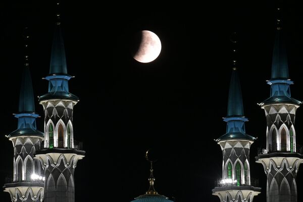 Полное лунное затмение наблюдали в воскресенье жители Земли (фото)