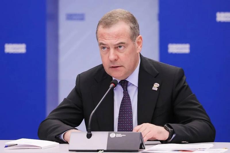 Путин наградил Медведева орденом За заслуги перед Отечеством IV степени