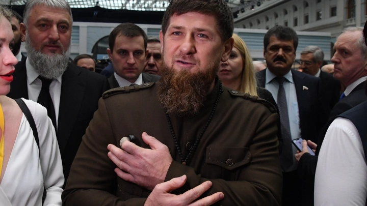 Роскошь без границ: Адам Кадыров носит часы, стоимость которых многим и не снилась. Фото опубликовала его сестра