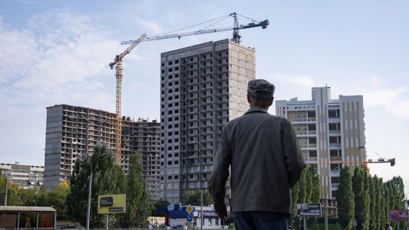 Семейным &mdash; покупать, а бездетным &mdash; ждать два года. Рынок недвижимости осенью-2025
