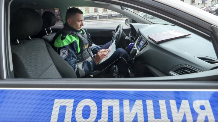 Автомобили на полной скорости влетели в пешеходов в Москве: три человека оказались под колёсами. Что известно