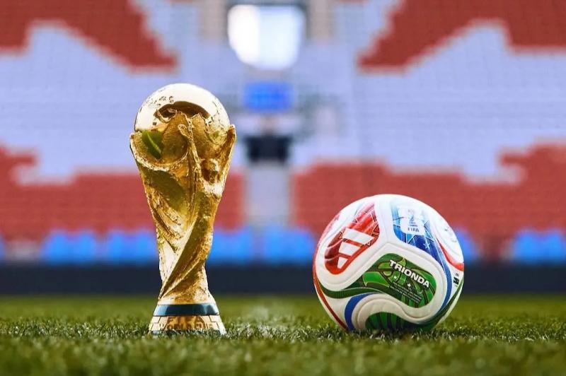 ФИФА представила официальный трёхцветный мяч ЧМ-2026