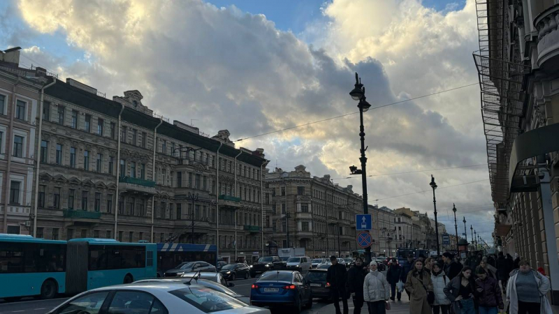 Погоду в Петербурге объявили опасной на восемь часов