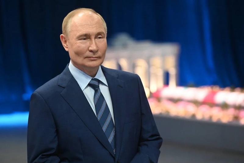 Путин присвоил звание &laquo;Мать-героиня&raquo; четырём россиянкам из разных регионов 