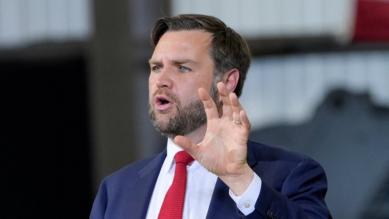 Вэнс: США надо время от времени испытывать ядерное оружие