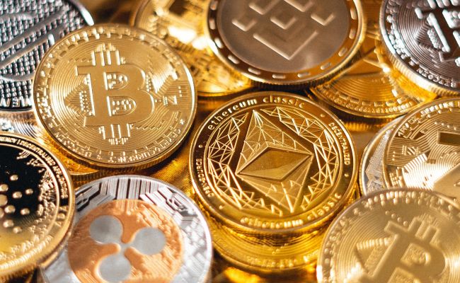 Биткоин рухнул впервые за&nbsp;шесть месяцев