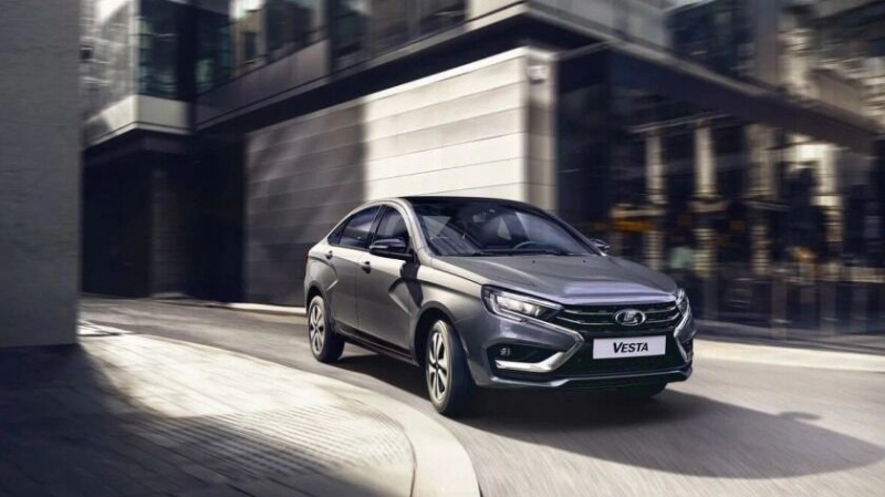 Бум продаж на авторынке: россияне скупают иномарки, &laquo;АвтоВАЗ&raquo; в яме