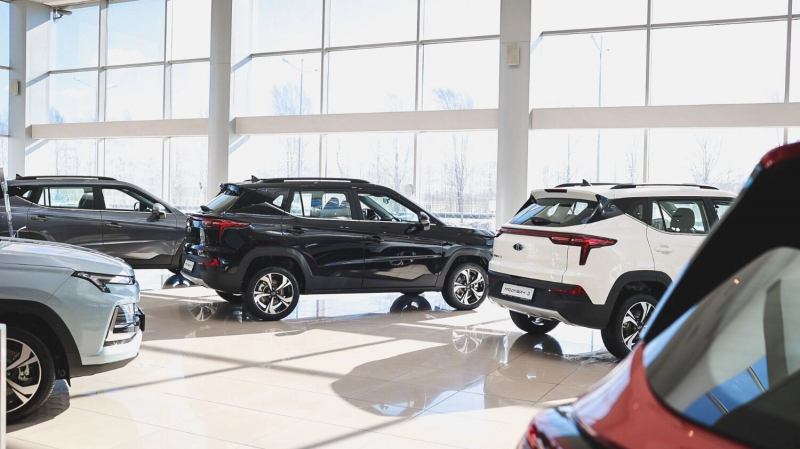 Бум продаж на авторынке: россияне скупают иномарки, &laquo;АвтоВАЗ&raquo; в яме