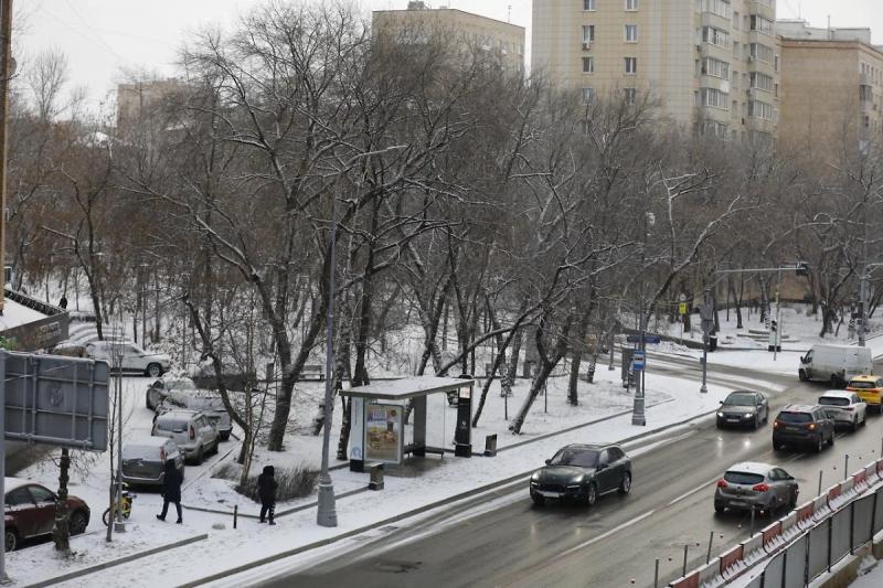 Дептранс Москвы призвал водителей &laquo;переобуться&raquo; в зимнюю резину на выходных