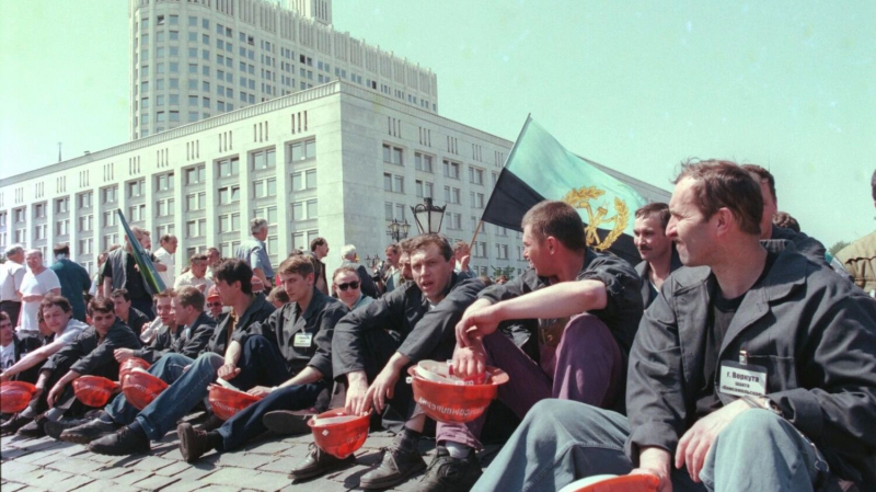 Экономист Смирнов: &laquo;Даже крупные предприятия не будут держать лишних работников&raquo;