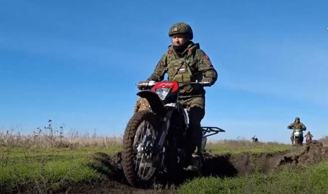 Минобороны: Штурмовики группы &laquo;Днепр&raquo; совершенствуются в&nbsp;управлении мотоциклами