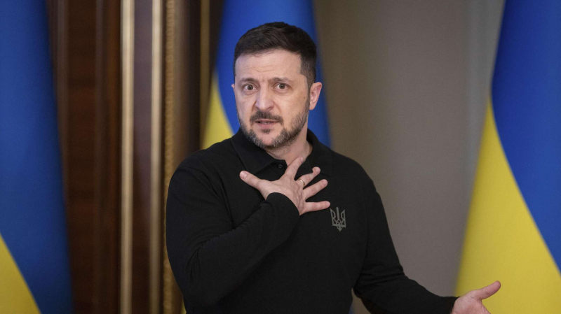 Украинцев готовят к военной диктатуре и уходу Зеленского 