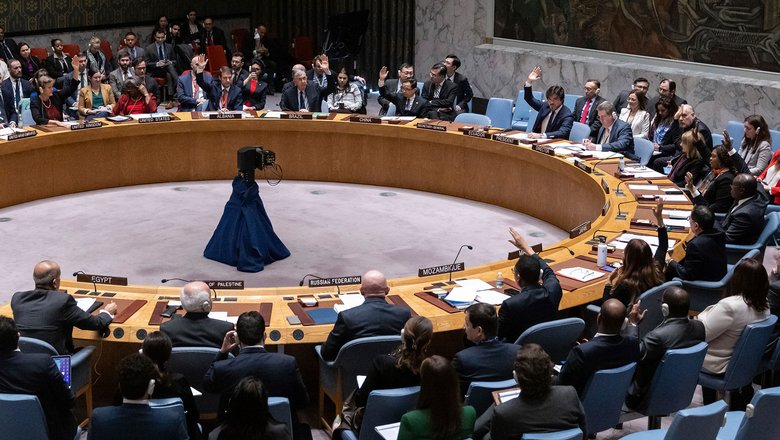 Уолтц: США не хотят давать России и Китаю определять мировые стандарты