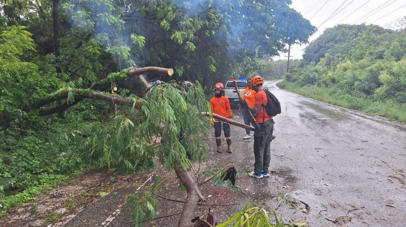 Ураган "Мелисса" ослаб до пост-тропического циклона