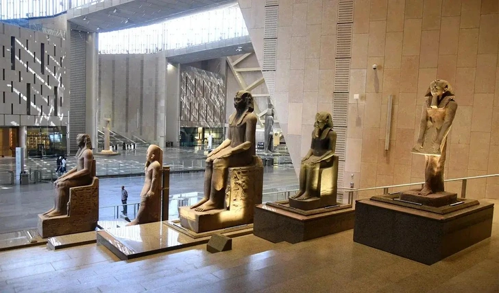 В Египте открылся самый дорогой музей в мире: Великий Египетский музей впервые показал сокровища Тутанхамона